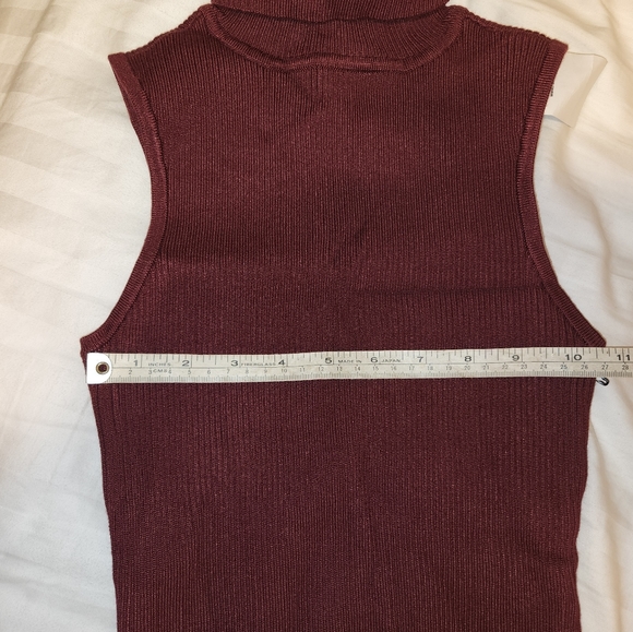 Shinestar Burgundy ribbed sleeveless turtleneck - Picture 4 of 5